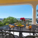 Cascades Apartment