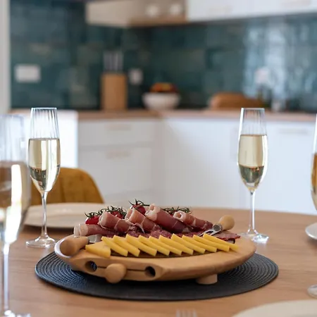 Luxury Cascades - Sea View & Private Covered Parking Trogir