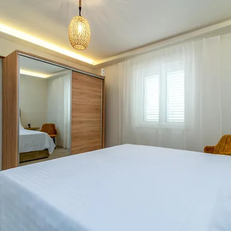 Luxury Cascades - Sea View & Private Covered Parking Apartment Trogir