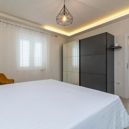 Apartment Luxury Cascades - Sea View & Private Covered Parking Trogir