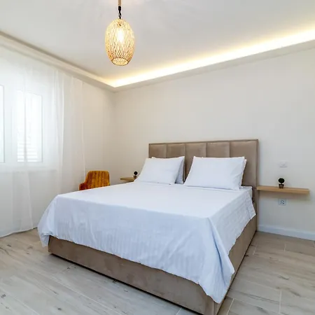 Luxury Cascades - Sea View & Private Covered Parking Trogir