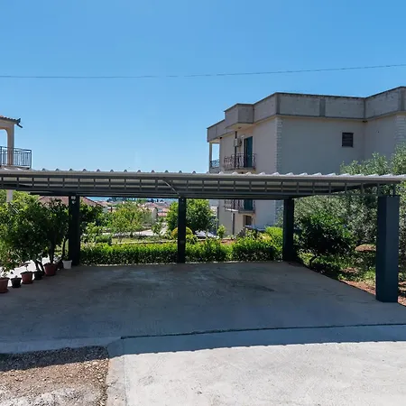 Luxury Cascades - Sea View & Private Covered Parking *