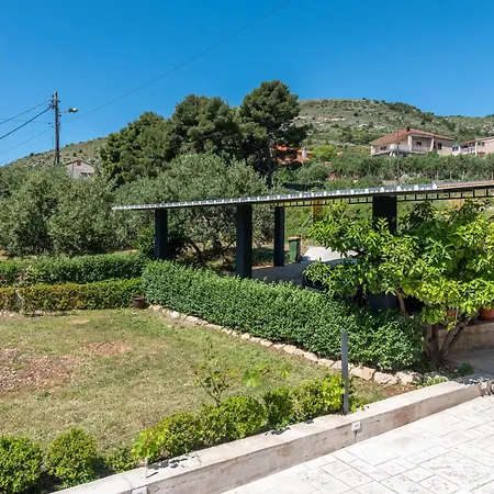 Luxury Cascades - Sea View & Private Covered Parking *