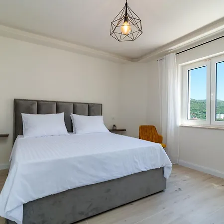Apartment Luxury Cascades - Sea View & Private Covered Parking Trogir