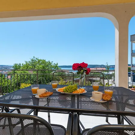 Luxury Cascades - Sea View & Private Covered Parking Apartment