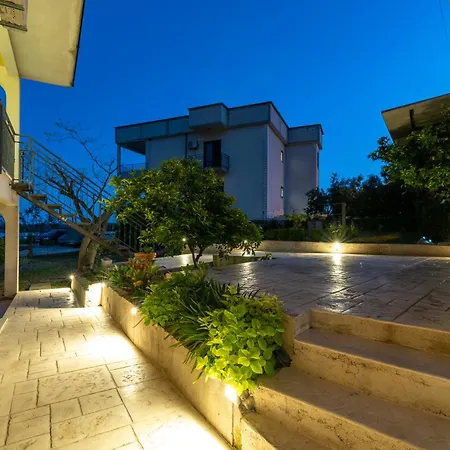 Luxury Cascades - Sea View & Private Covered Parking Apartment