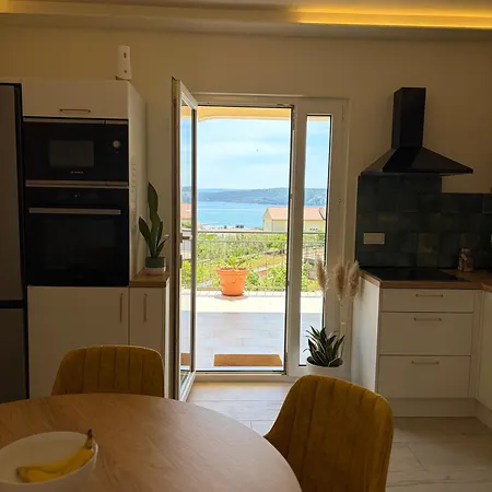 Apartment Luxury Cascades - Sea View & Private Covered Parking Trogir