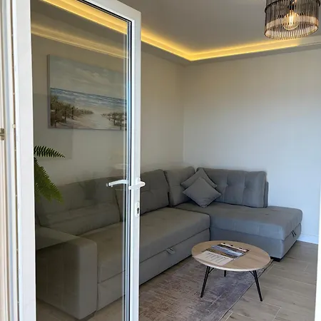 Luxury Cascades - Sea View & Private Covered Parking