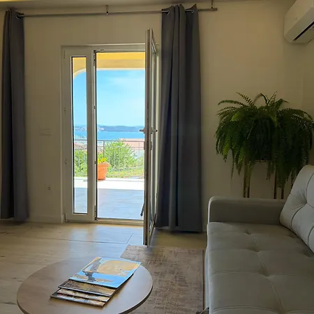 Apartment Luxury Cascades - Sea View & Private Covered Parking Trogir