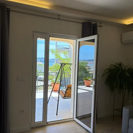 Apartment Luxury Cascades - Sea View & Private Covered Parking Trogir