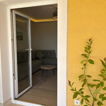 Luxury Cascades - Sea View & Private Covered Parking Apartment