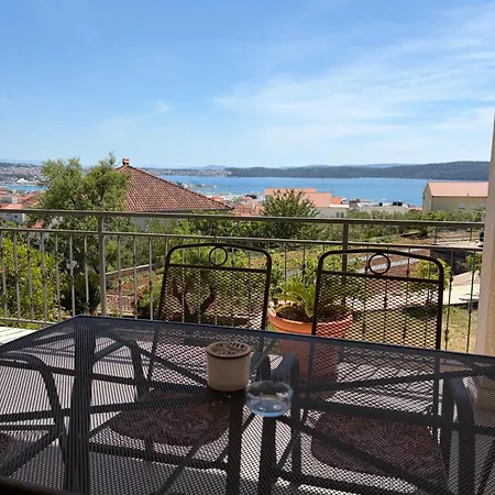 Luxury Cascades - Sea View & Private Covered Parking Apartment Trogir