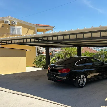 Luxury Cascades - Sea View & Private Covered Parking