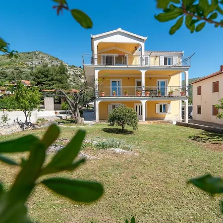 Cascades Apartamento